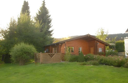 Glosingen House | Holiday Home 'Pöttgen' with Shared Terrace, Private Garden and Wi-Fi