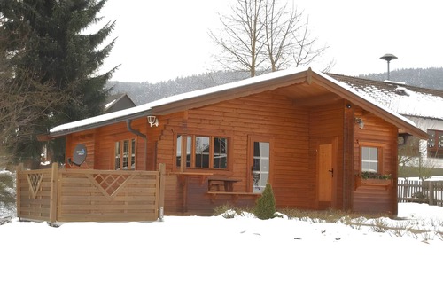 Glosingen House | Holiday Home 'Pöttgen' with Shared Terrace, Private Garden and Wi-Fi