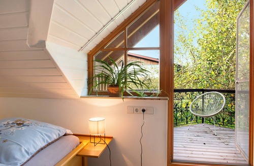 Ostrach House | Holiday Home 'Reis' with Shared Pool, Private Terrace and Wi-Fi