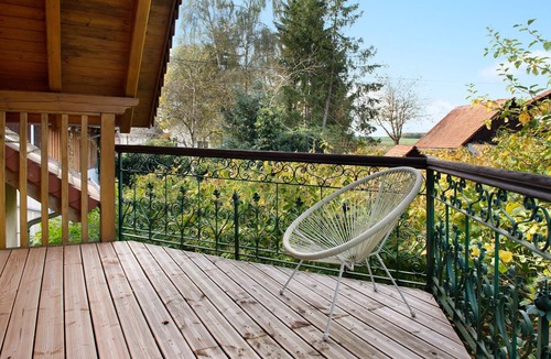 Ostrach House | Holiday Home 'Reis' with Shared Pool, Private Terrace and Wi-Fi