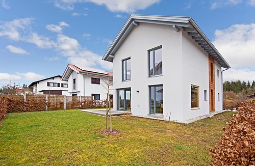 Rimsting House | Holiday Home "Rimsting am Chiemsee" with Wi-Fi, Garden & Terrace