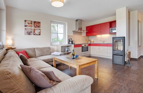 Dranske House | Holiday Home 'Seepferdchen' Close to the Beach with Garden, Sauna & Wi-Fi