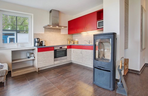 Dranske House | Holiday Home 'Seepferdchen' Close to the Beach with Garden, Sauna & Wi-Fi