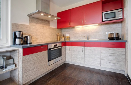 Dranske House | Holiday Home 'Seepferdchen' Close to the Beach with Garden, Sauna & Wi-Fi