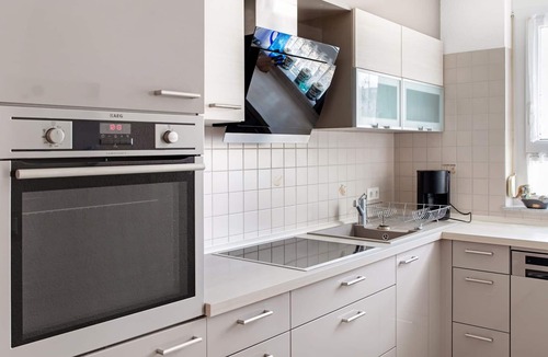 Singen House | Holiday Home 'Sei Glücklich Am Bodensee' with Private Terrace, Shared Garden and Wi-Fi