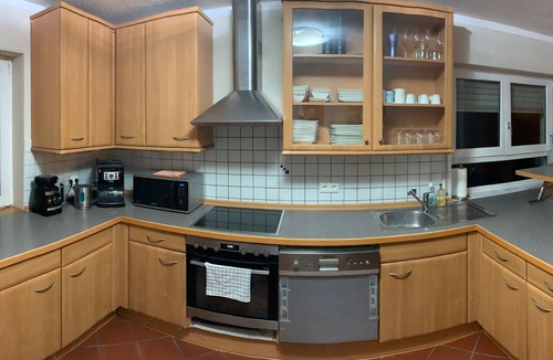 Weststadt House | Holiday Home 'Spacious House with Garden' with Private Terrace and Wi-Fi