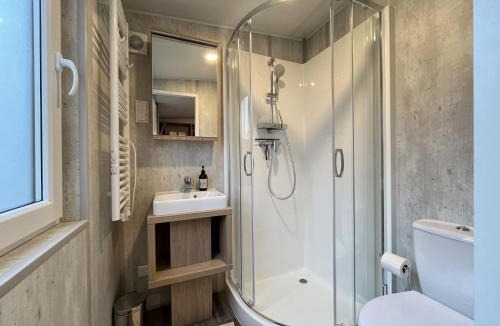Wemding House | Holiday Home Tiny Haus mit schönem Seeblick by Interhome