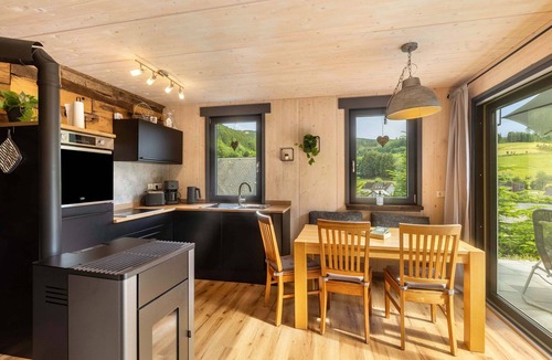Kickenbach House | Holiday Home 'Traumblick' with Mountain View, Private Terrace and Wi-Fi