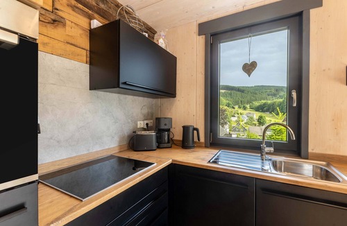 Kickenbach House | Holiday Home 'Traumblick' with Mountain View, Private Terrace and Wi-Fi