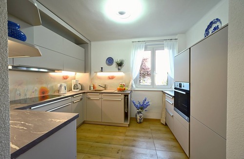 Dresden House | Holiday Home 'Weitblick' with Mountain View, Private Terrace and Wi-Fi