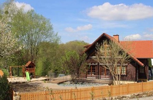 Waltersdorf Apartment | Holiday house, 4 bedrooms, 1x shower/WC; 1x sep. WC - Holiday House "Kraxlhütte"