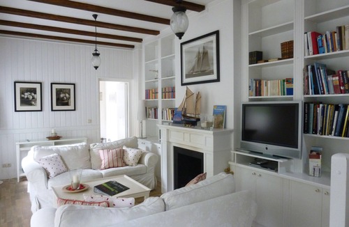 Klein Bollhagen House | Holiday house "Am Brunnen" with private whirlpool, fireplace, garden