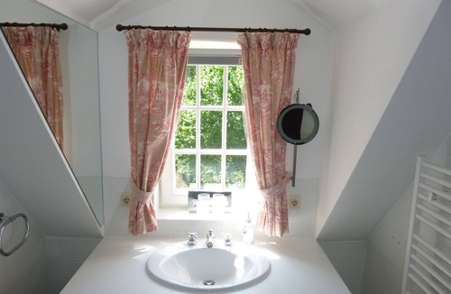 Klein Bollhagen House | Holiday house "Am Brunnen" with private whirlpool, fireplace, garden