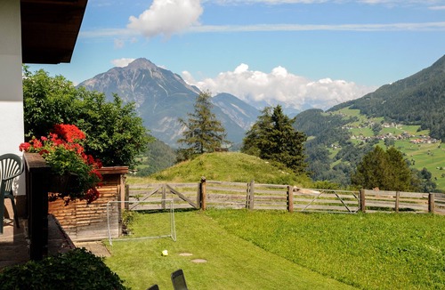 Wenns House | Holiday house with stunning views of the Pitztal mountains