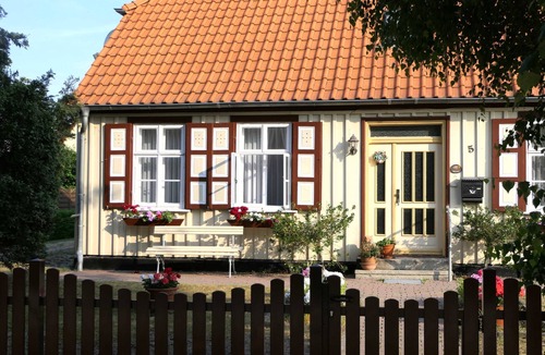 Ostseebad Prerow Apartment | Holiday Room - Captain's house near the beach