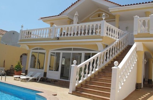 Adeje Villa | Holiday Villa 'Beautiful Villa In The South' with Sea View, Wi-Fi and Air Conditioning
