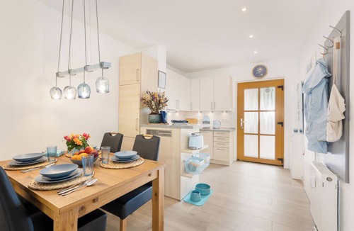 Alt Reddevitz Apartment | Holla die Boddenfee @Höfthus 68sqm own entrance thatched roof terrace sea view