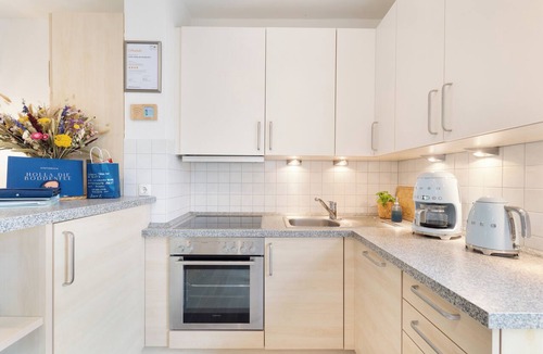Alt Reddevitz Apartment | Holla die Boddenfee @Höfthus 68sqm own entrance thatched roof terrace sea view