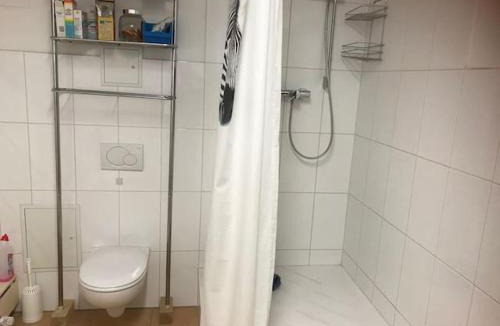 Nymphenburg Apartment | Holz-Wohnfass in München-Nymphenburg