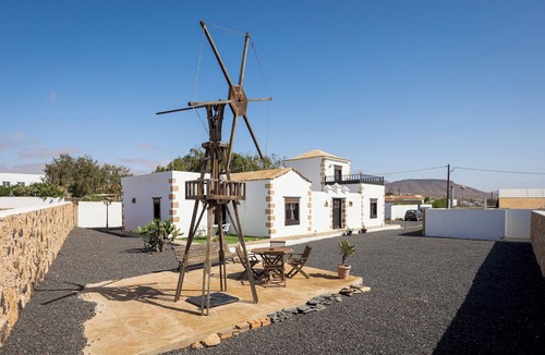 Triquivijate Apartment | Home2Book La Molina C, Rural Retreat