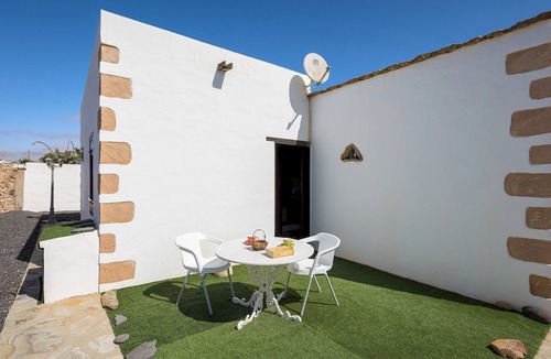 Triquivijate Apartment | Home2Book La Molina C, Rural Retreat