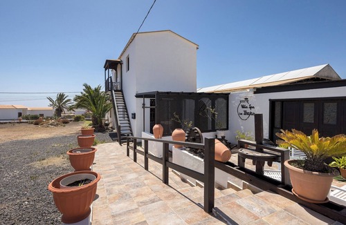 Triquivijate Apartment | Home2Book Las Tinajas B, Charming Stay