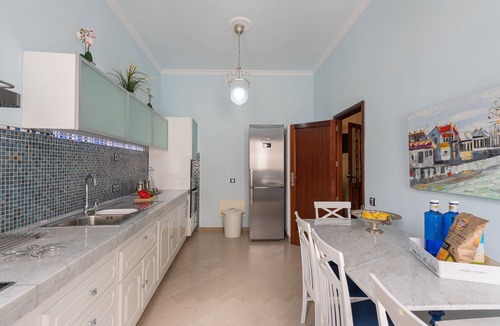 Casco Historico de Arucas Apartment | HomeForGuest NEW Duplex with Rooftop next to Arucas Cathedral