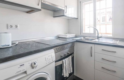 Barrio de La Latina Apartment | Homerez - Apt Madrid - Pets Allowed