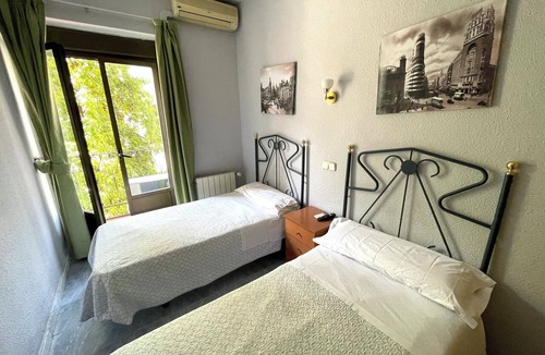 Golden Triangle of Art Hostel | Hostal Fernández Atocha
