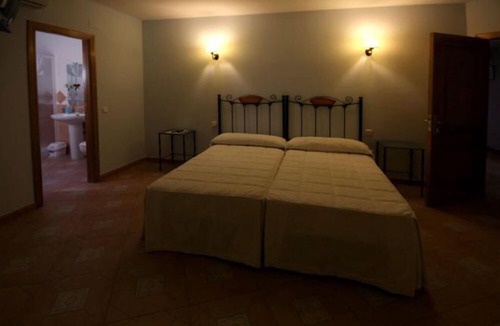 Cabezabellosa Hostel | Hostal La Bellosina