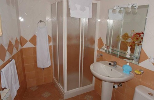 Cabezabellosa Hostel | Hostal La Bellosina