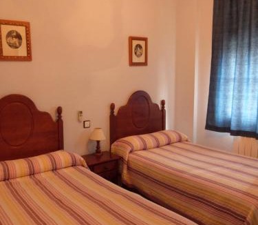 Pedrera House | Hostal Restaurante Las Canteras