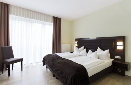Grevesmuehlen Hotel | Hotel am See