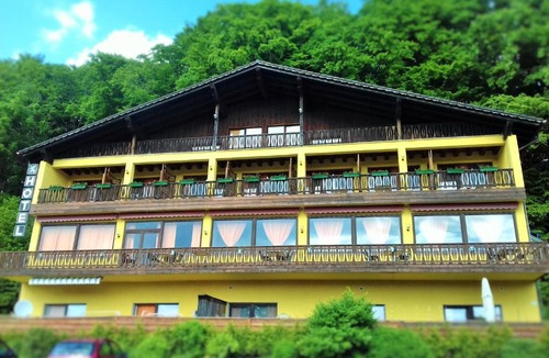 Walkertshofen Hostel | Hotel Burgberg