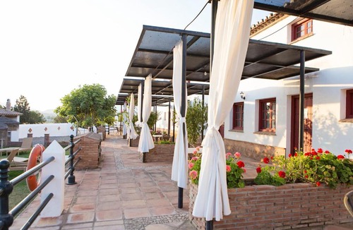 Pizarra Hotel | Hotel Cortijo del Arte - Caminito del Rey