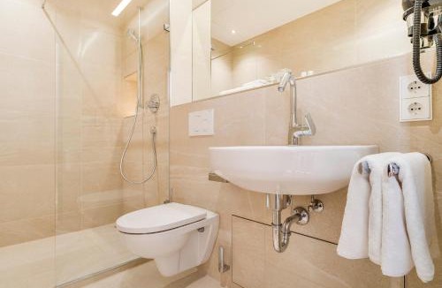 Altenerding Hotel | Hotel-Etage Apfelrot