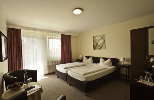 Oberthulba Hotel | Hotel-Gasthof am Waldeck