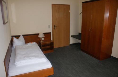 Dingolfing Hotel | Hotel-Gasthof Postbräu Dingolfing