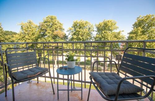 Ostseebad Kuhlungsborn Apartment | Hotel Haus am Meer Kühlungsborn in direkter Strandlage, Zimmer mit Meer- oder Gartenblick, teils Balkon & Frühstück zubuchbar in historischer Villa