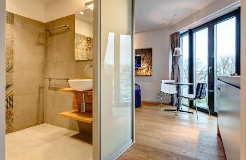 Allach-Untermenzing Apartment | Hotel im Bunker
