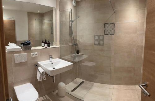 Oberteisbach Hotel | Hotel Räucherhansl