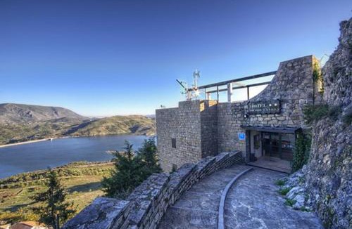 Zahara de la Sierra Hotel | Hotel Tugasa Arco de la Villa