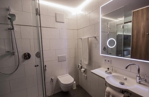 Neutraubling Hotel | Hotel7Continents