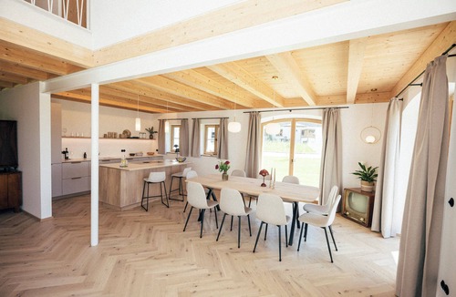 Altenmarkt an der Alz Apartment | House by the pond, 200 sqm for max. 10 people