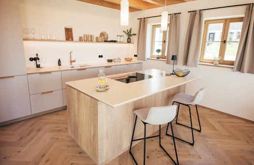 Altenmarkt an der Alz Apartment | House by the pond, 200 sqm for max. 10 people
