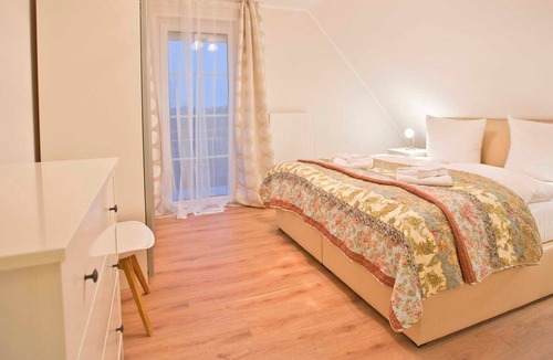 Lobbe House | House half A - Thatched roof Beach Villa "Babette", directly on the sea, with sauna ..