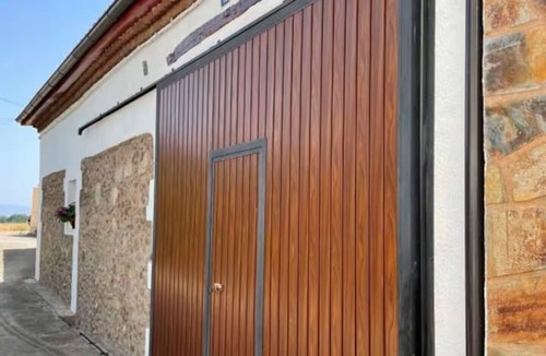 Ciruena Cottage | House in a rural environment, golf, wine, mountain and relaxation.
