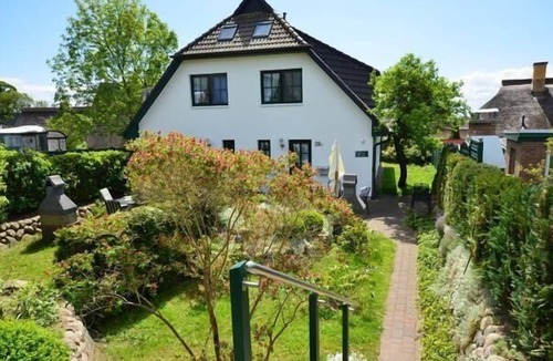 Gross Zicker House | House in Groß Zicker with Private Parking and Mountain View