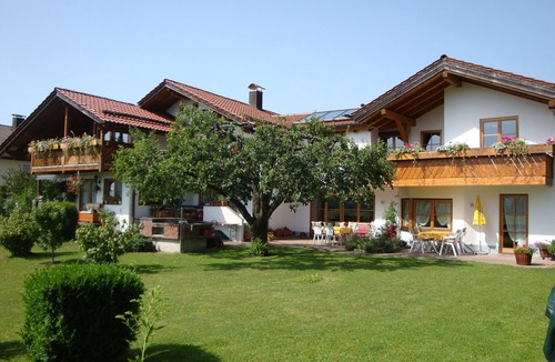 Burgberg Apartment | House Josefa, panoramic view, WLAN, wood-burning stove, garden, barbecue area, near Oberstdorf