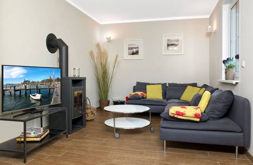 Kaltenhof House | House LEE - 500 meters from the beach, you can hear the Baltic Sea waves here.